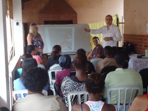 Popula+º+úo atendida pelo Cras Norte Benfica participa de palestra sobre consumo consciente de energia el+®trica